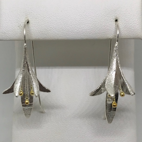 Jewelry - ✨✨✨SILVER LILY EARRINGS✨✨✨